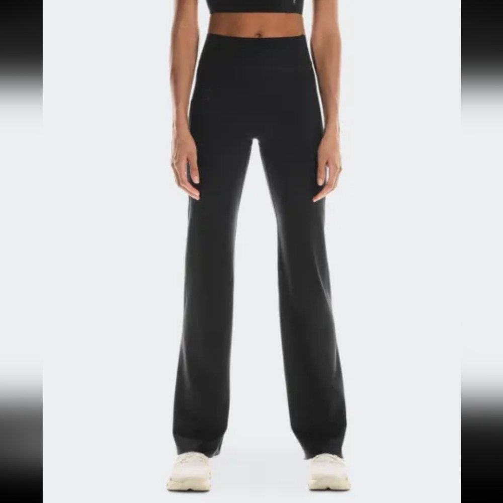 🌻NWOT On Cloud Studio Flared Pants